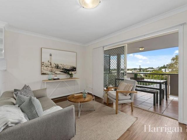 Location, Lifestyle & Low Maintenance Living Welcome Home to Clayfield!