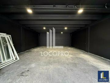 louer Local Commercial à Alpes - Parking