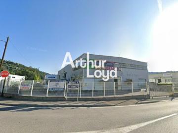 louer Local Commercial à Alpes - Parking