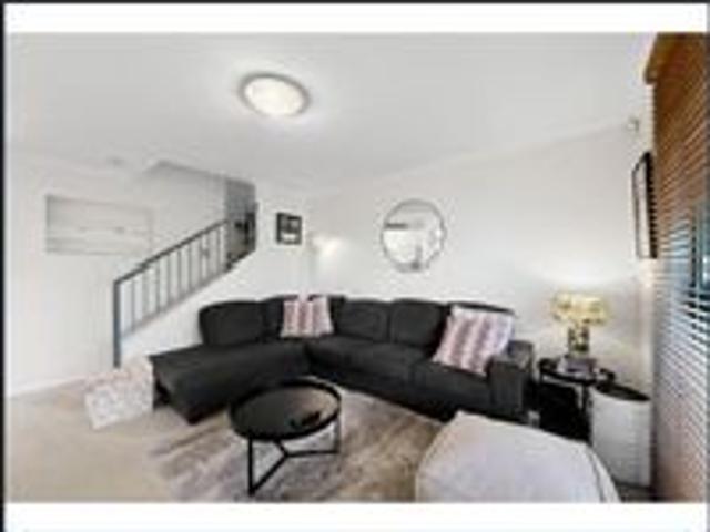 Location Location 3 x 2 Townhouse