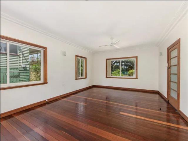 Location, Location. Well Equipped Family Home with Independent Granny Flat