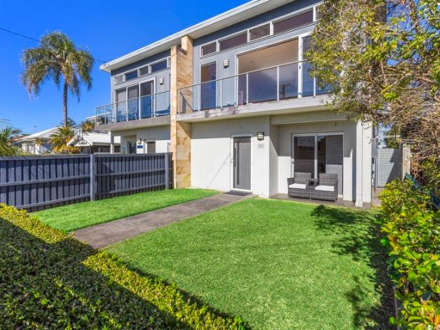 LOCATION LOCATION A Multipurpose Duplex Home in Beachside Kiama with Views