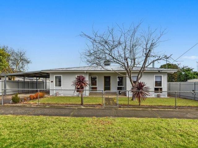 Location Location! Close to Main Street and Lake Wallace