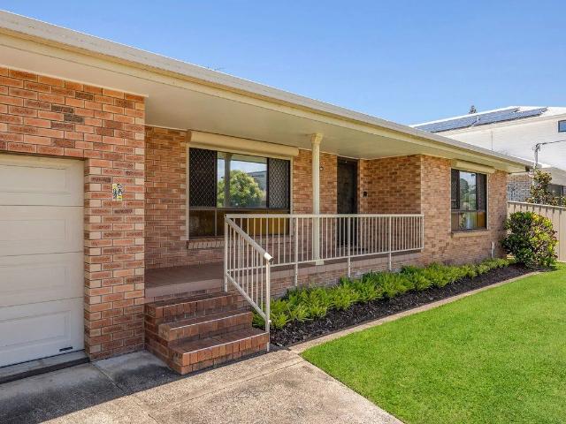Location, Location! Family home in the heart of Burleigh