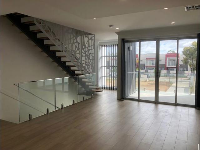 LOCATION, LOCATION, LOCATION, 3BR, 3 BATHROOMS, 2 CARPARKS