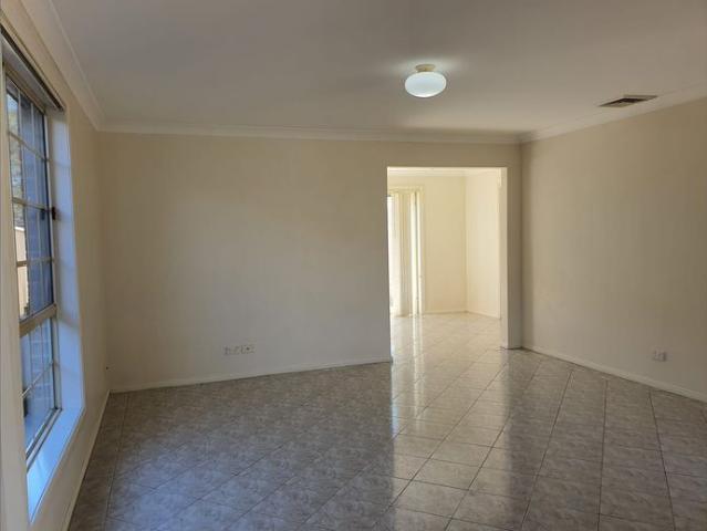 Location, location, location Walk to Toongabbie station!