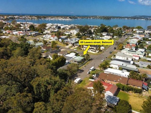 Location, Location, Location! Character Cottage in the Heart of Belmont