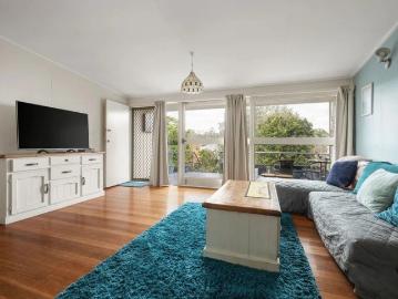 LOCATION LOCATION LOCATION! Charming 3 Bedroom Family Home