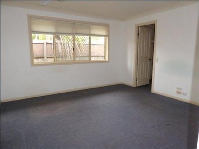 LOCATION LOCATION LOCATION ! CLOSE TO GC UNI/HOSPITAL/TRANSPORT