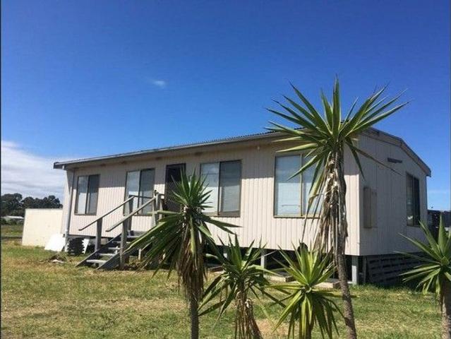 Lake Views and Close to Hot Springs! 3br 1 bath, 1170m2 flat Block, Quiet Street, Lake Views, Reserve in front