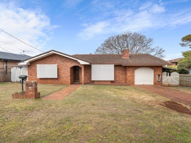 Location, Location, Location ! POPULAR CENTERARY HEIGHTS