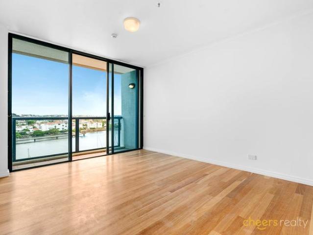 Location! Location! Location! Stunning RIVER VIEW