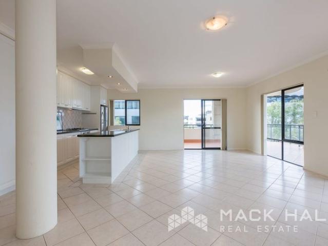 Location! Location! Spacious Two Bedroom Apartment in a Fantastic Inner City Location