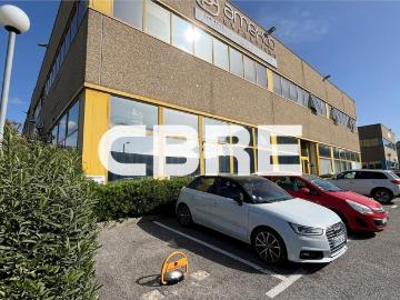 louer Local Commercial à Alpes - Parking