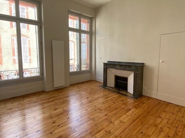 Location Magnifique T5 de 135 m² rue Croix Baragnon