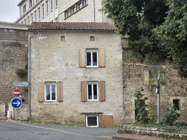 Location Maison 3 pièces 62m² VALENCE EN POITOU 86700