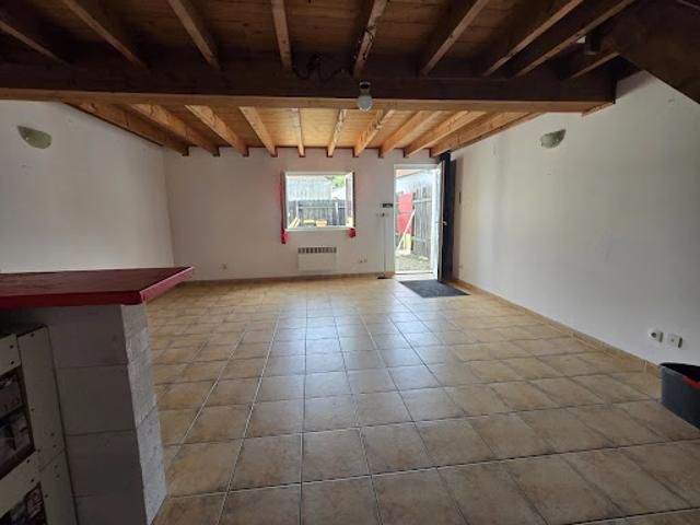 Location Maison 3 pièces 65 m2 Eyrans
