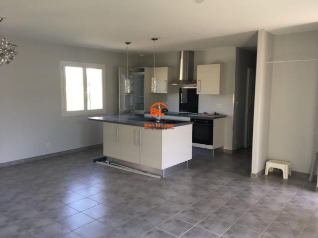 Location Maison 3 pièces 71m² PONT DU CHATEAU 63430