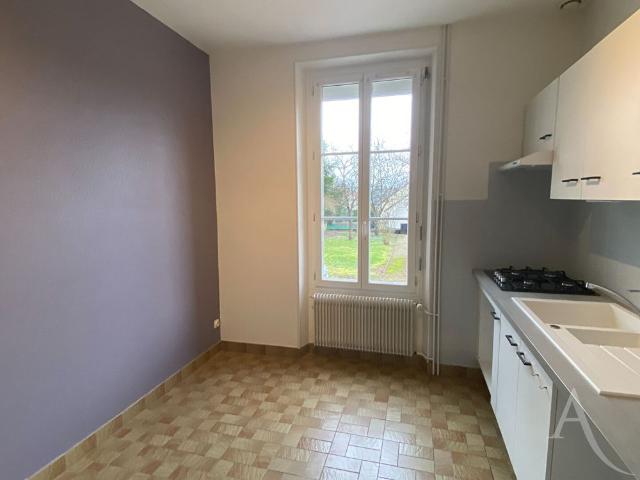 Location maison 3 pièces, 75.52m², Bourges