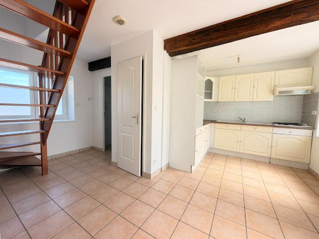 Location Maison 3 pièces 77 m2 Vivaise
