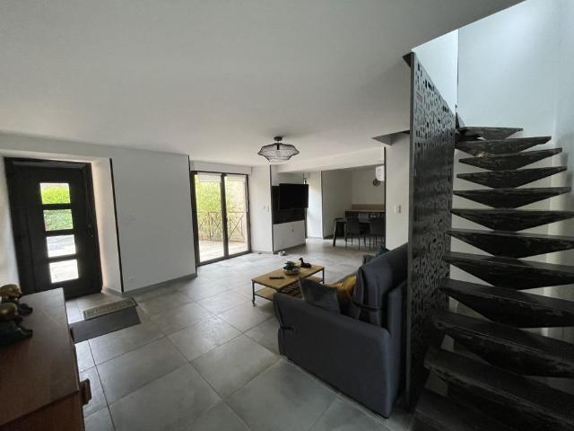 Location Maison 3 pièces 79m² FLAVIN 12450