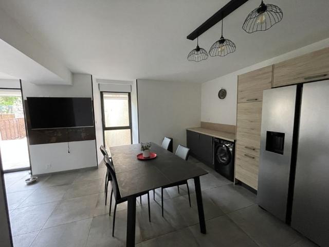 Location Maison 3 pièces 79m² FLAVIN 12450
