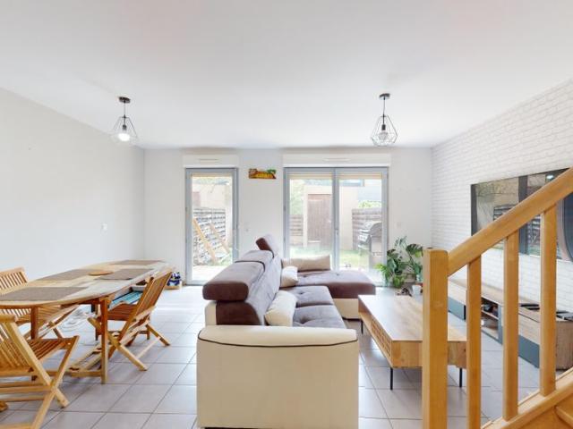 Location Maison 3 pièces 79m² LONGVIC 21600