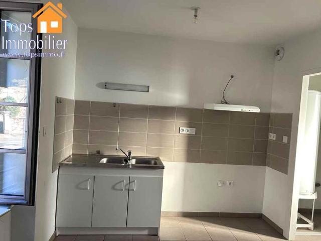 Location Maison 3 pièces 80m² SANVENSA 12200