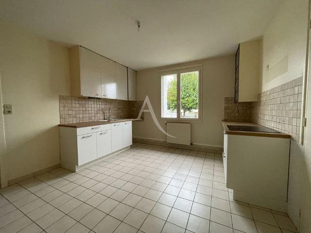Location maison 3 pièces, 81.00m², Saintes