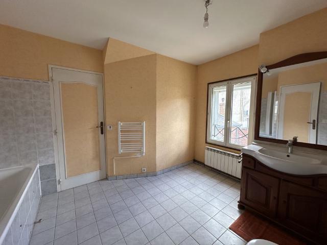 Location Maison 3 pièces 85m² ISSOUDUN 36100