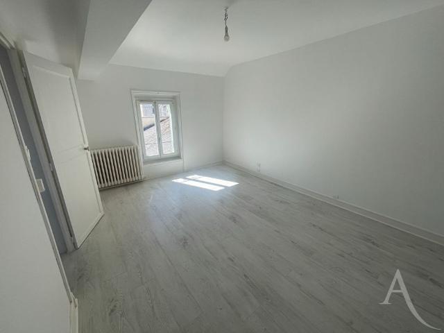 Location maison 3 pièces, 88.00m², Châteauroux