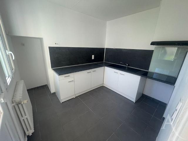 Location maison 3 pièces, 88.00m², Châteauroux