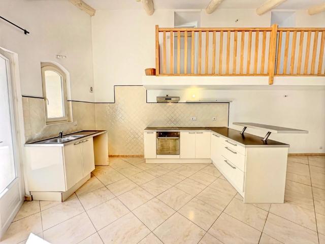 Location Maison 3 pièces 91m² LAMBESC 13410