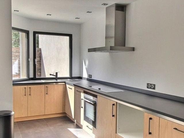 Location maison, 105.3 m² T 4 à Marseille 3, 1 680 €