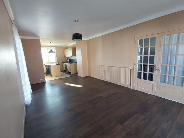 Location maison, 105.5 m² T 4 à Saint Yrieix la Perche, 760 €