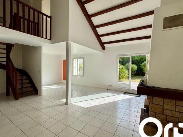 Location maison, 108 m² T 4 à Montigny le Bretonneux, 2 150 €