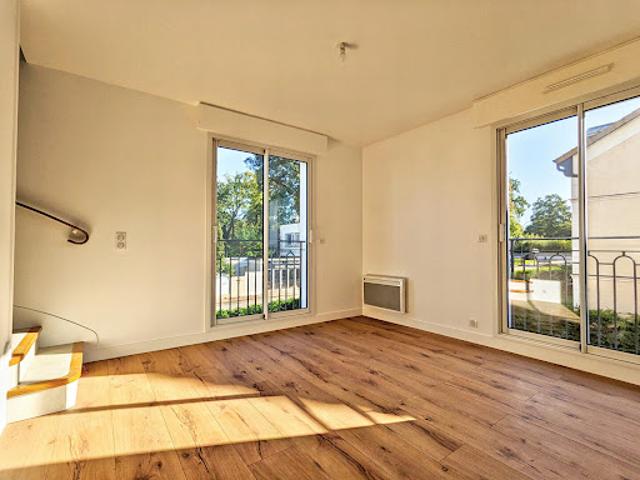 Location Maison 10 pièces 285 m2 La Celle Saint Cloud