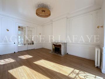 Location Maison 10 pièces 366.45 m2 Bordeaux