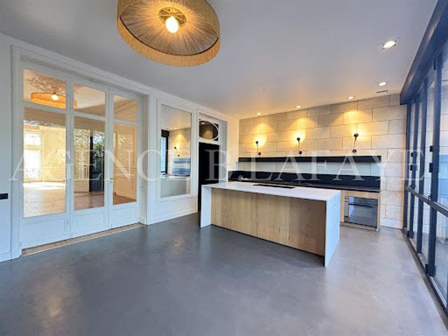 Location Maison 10 pièces 366.45 m2 Bordeaux