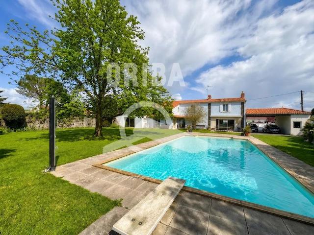 Location Maison 10 pièces 323m² ST SEBASTIEN SUR LOIRE 44230