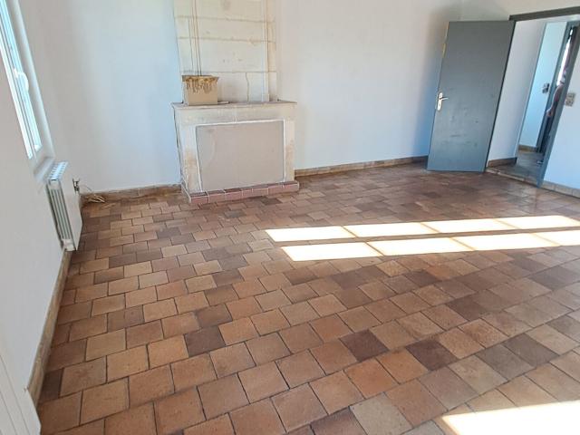 Location maison, 118.93 m² T 5 à Saint Georges des Coteaux, 880 €