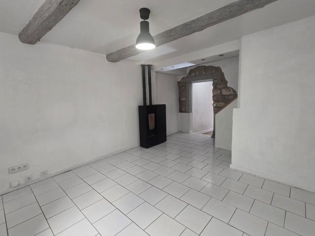 Location maison, 111.84 m² T 5 à Ouveillan, 890 €