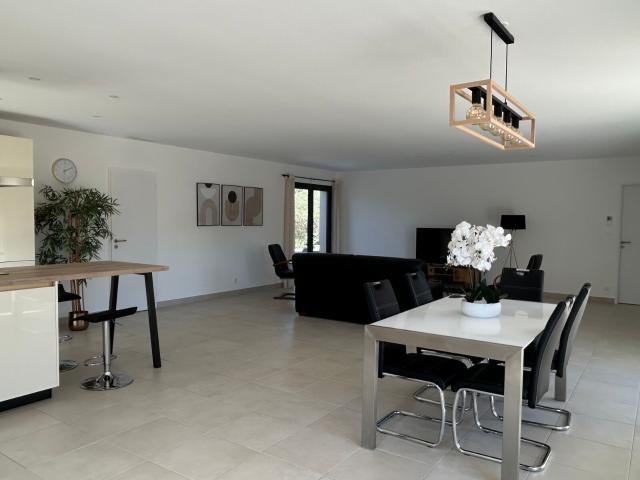 Location maison, 129 m² T 4 à Bellegarde, 1 650 €