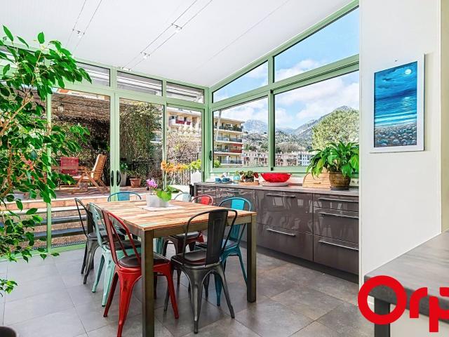 Location maison, 121.16 m² T 6 à Menton, 2 930 €