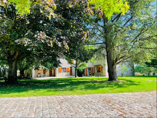 Location Maison 12 pièces 370 m2 Gastins