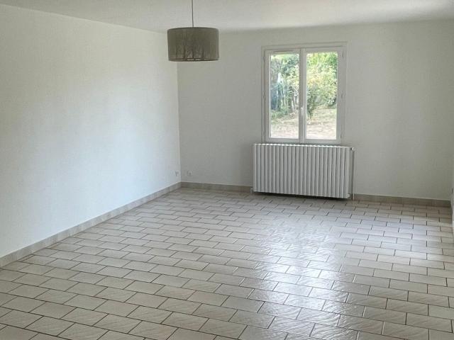 Location maison, 136.57 m² T 5 à Guérard, 1 395 €