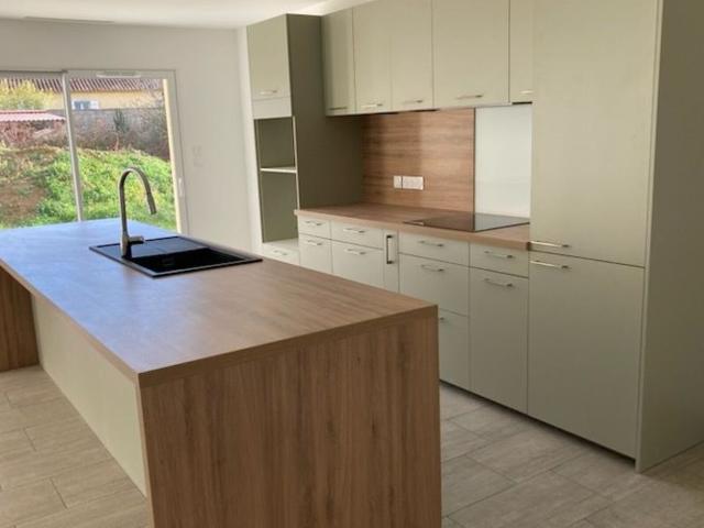 Location maison, 131.65 m² T 4 à Malemort du Comtat, 1 530 €
