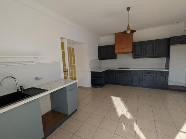 Location maison, 132.72 m² T 4 à Saint Péravy la Colombe, 900 €