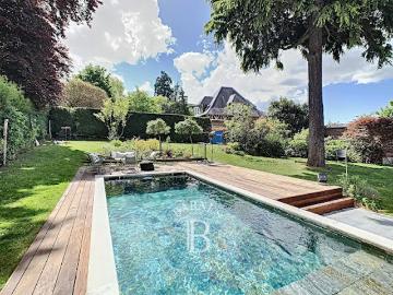 Location Maison 13 pièces 316.98 m2 Bougival