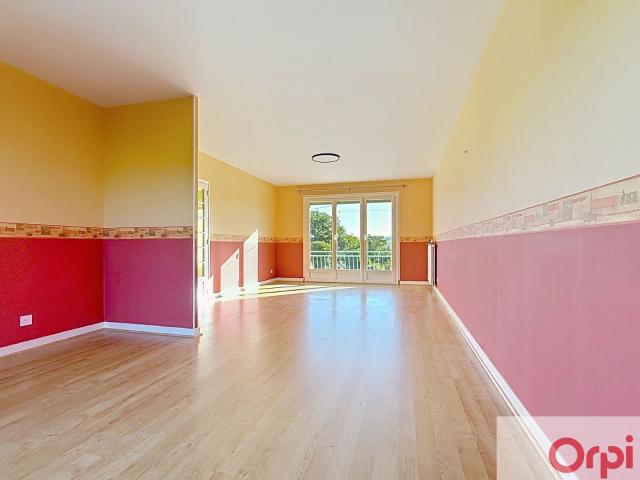 Location maison, 142.2 m² T 5 à Domérat, 920 €